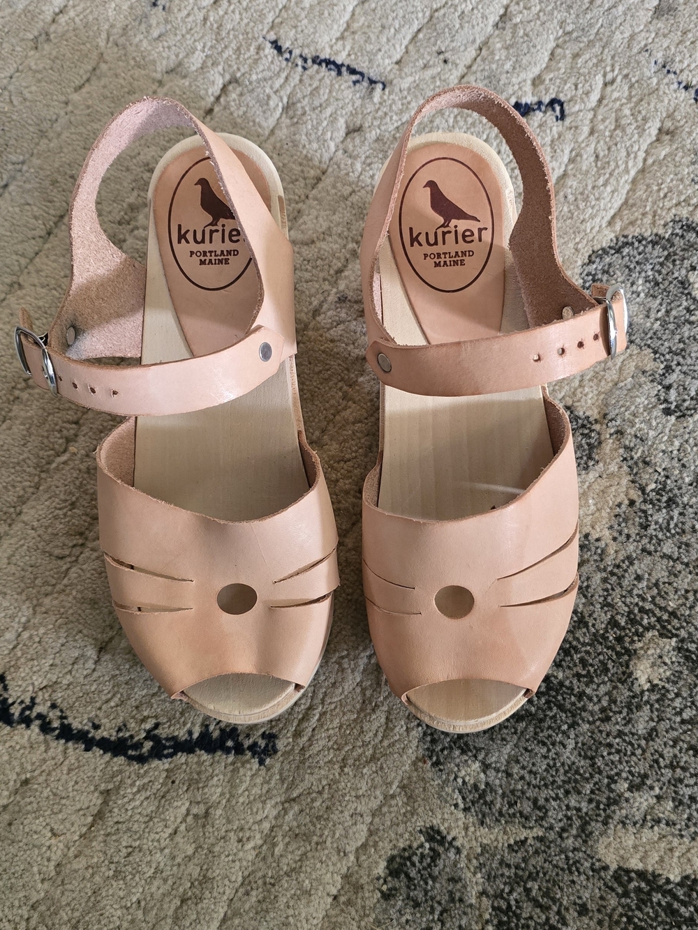 Kurjer Women’s Light Leather Open-Toe Ankle-Strap Sandals
